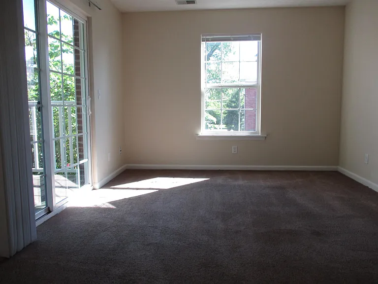 2501 Gladstone Cir #202 — Photo 8