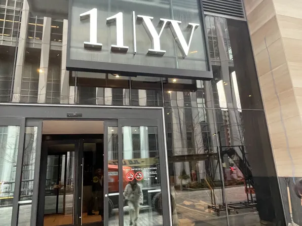 11 Yorkville Ave, Toronto, ON