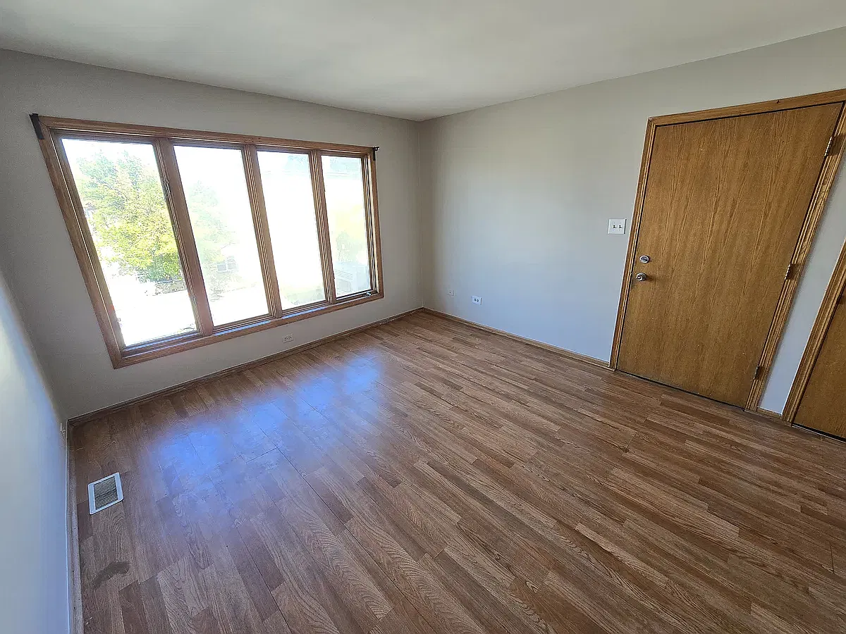 3 bed, 1.5 bath, 1200 sqft, $1,700 — Photo 1