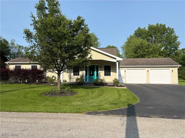 18715 Mount Pleasant Dr, Chagrin Falls, OH 44023