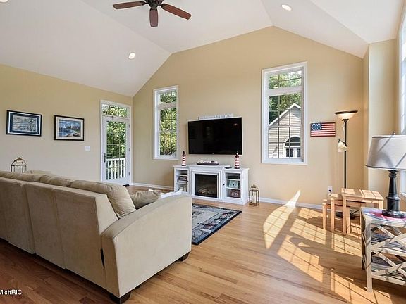 4th image of 8607 Heron Ct