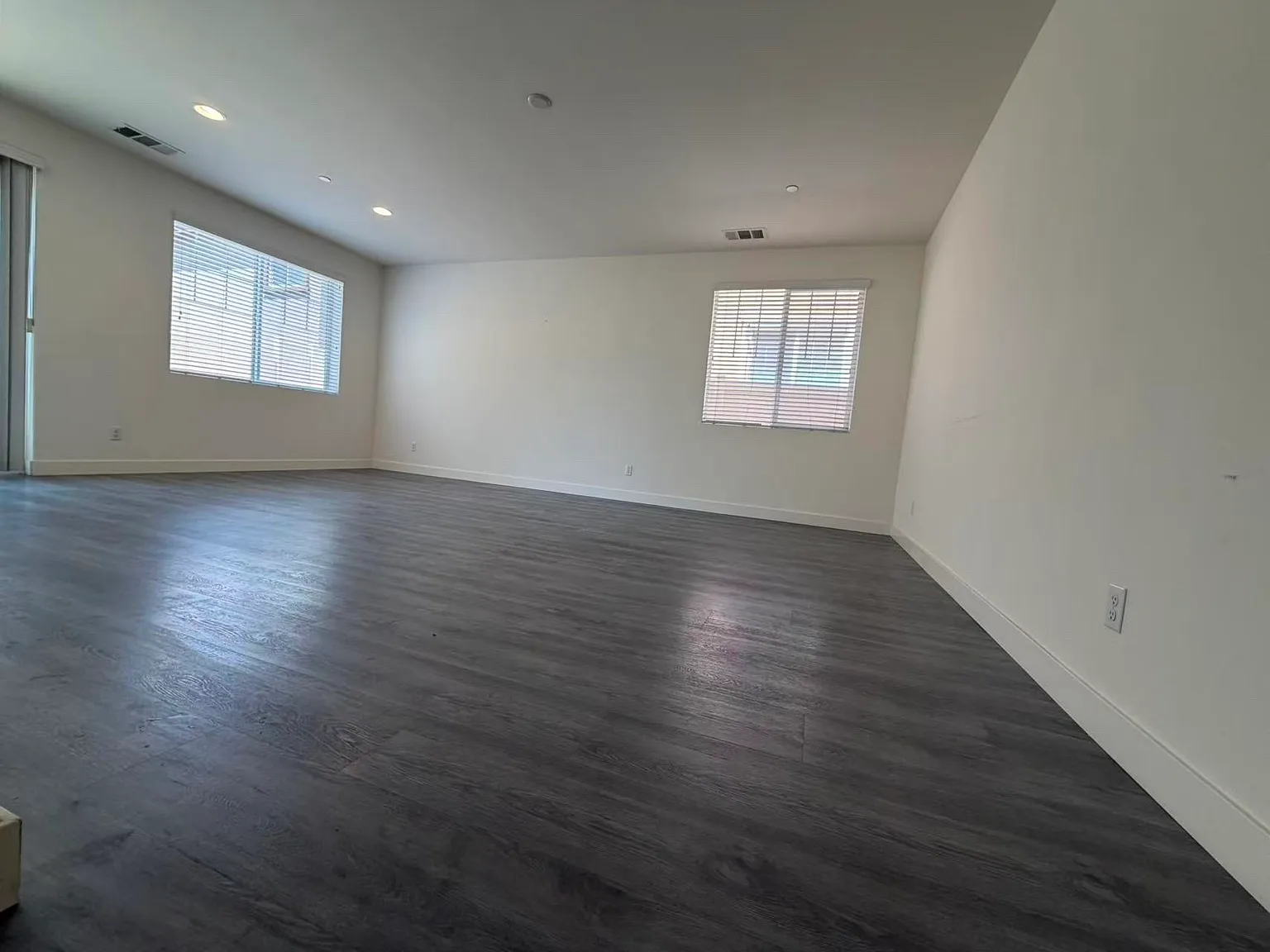 729 Huron Dr — Photo 3