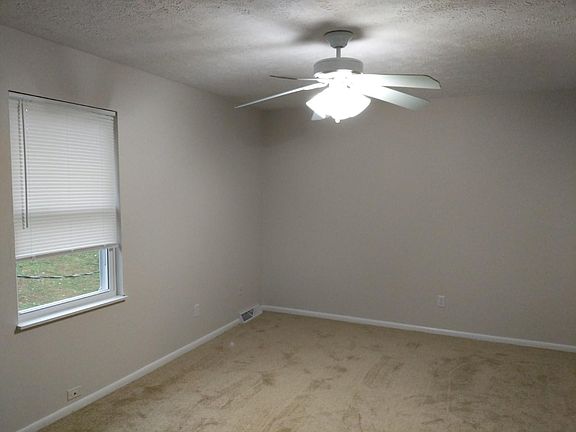5th image of 266 N Ashbrook Cir