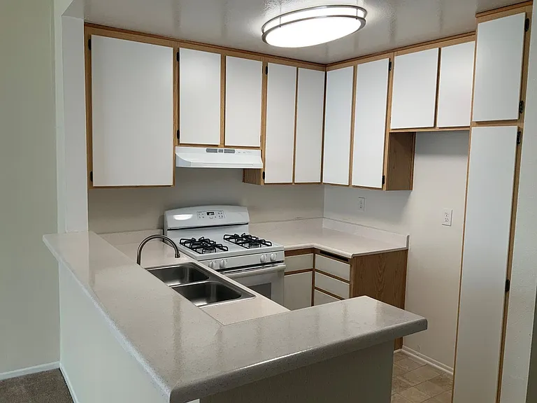 Lassen Apartments — Photo 8