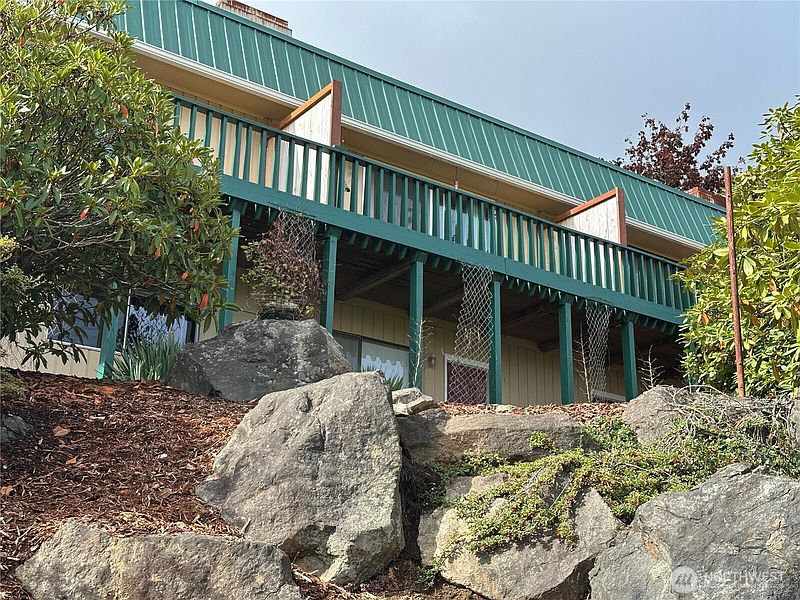 3rd image of 910 Barnhart Street