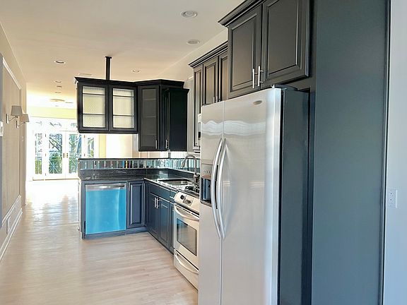 4th image of 3614 S Lowe Ave #1