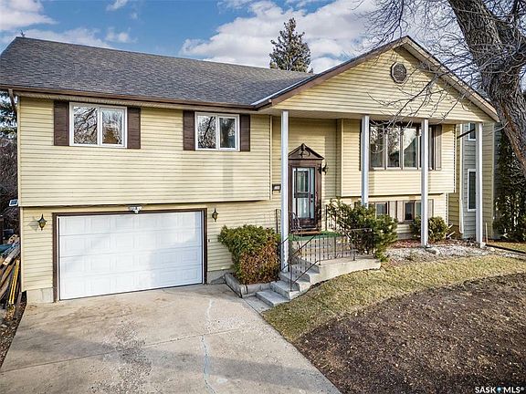 2nd image of 330 Sylvian Cres