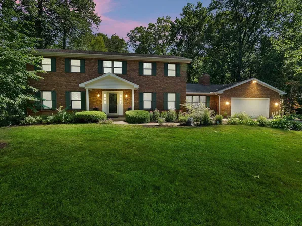 832 Rollingwood Ln, Fort Wayne, IN 46845
