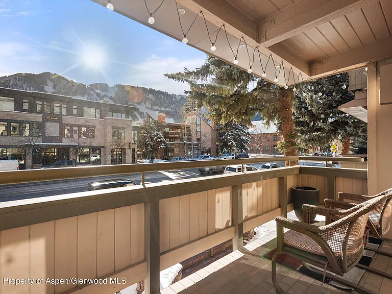600 E Main St #207 — Photo 7