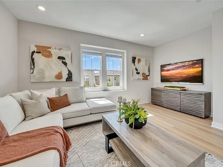 141 Edna Pkwy — Photo 35
