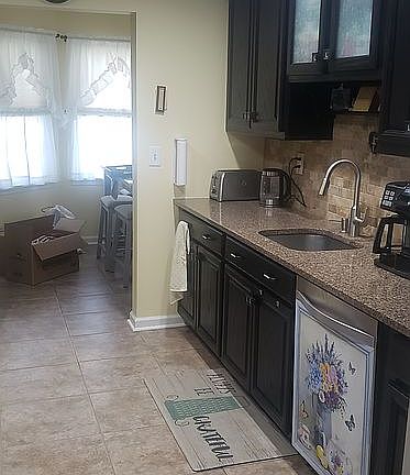 3rd image of 42 Winding Brook Dr