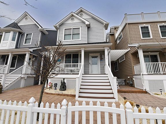 2nd image of 206 Grant Ave
