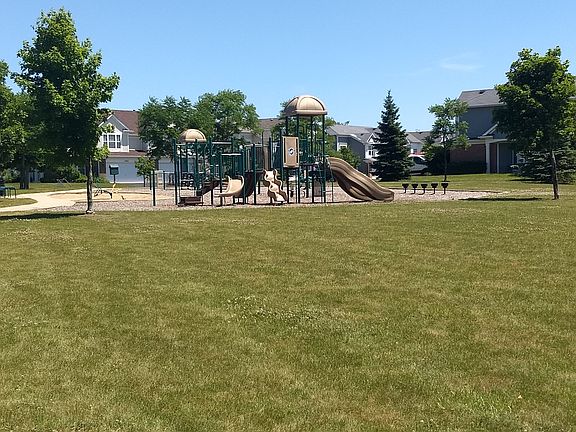 4th image of 39153 N Aberdeen Ln