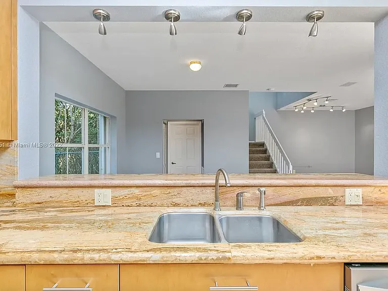 935 Corkwood St — Photo 15