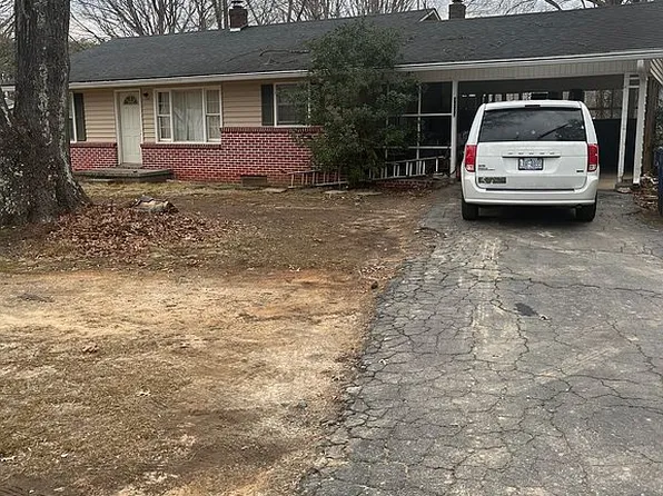 5533 Pine View Dr, Winston Salem, NC 27105