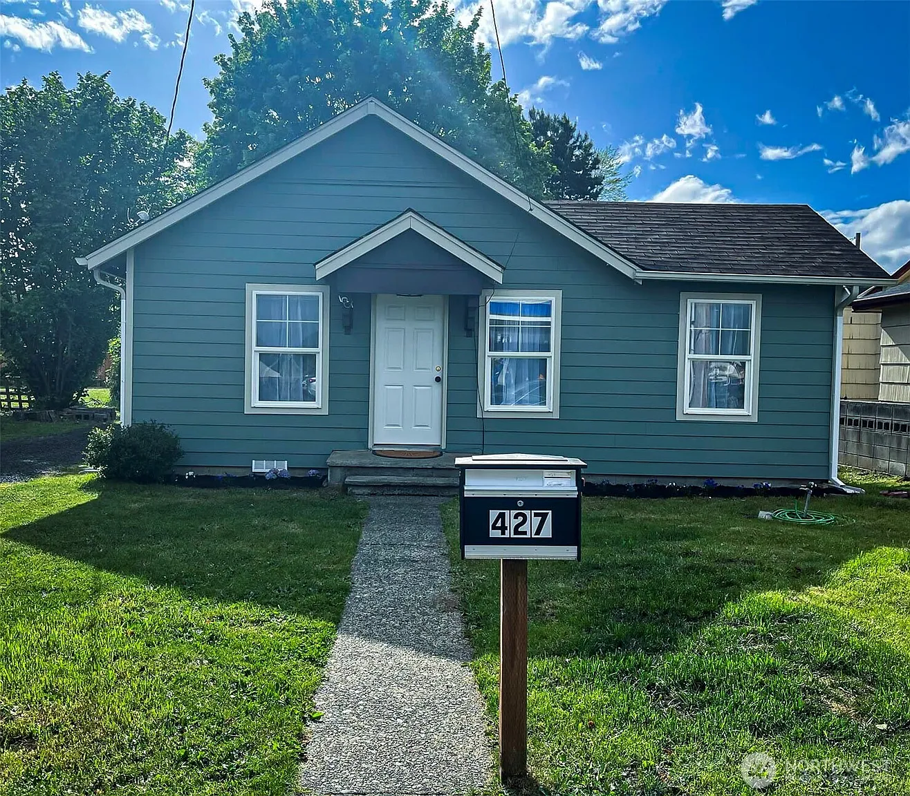 427 Boulevard Road SE photo 1