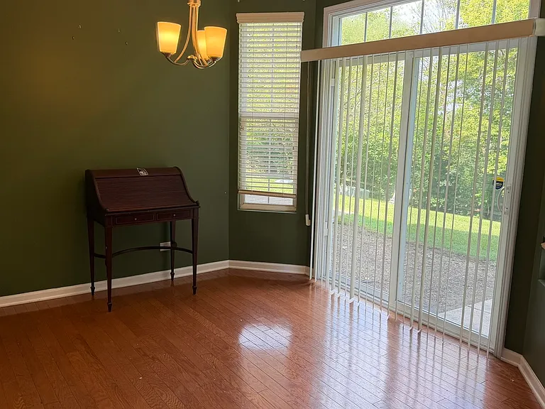 2620 Williamsburg Dr — Photo 4