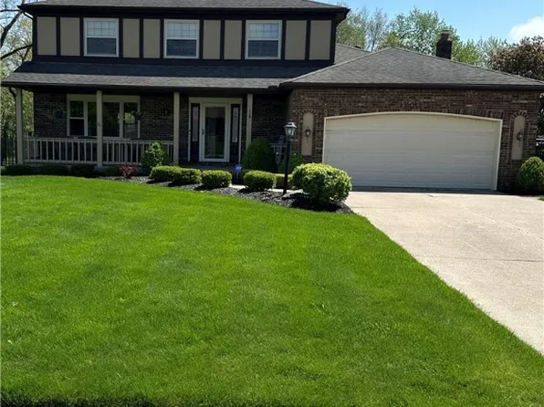 8211 Twin Oaks Dr, Broadview Heights, OH 44147