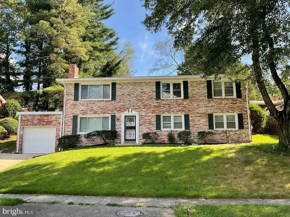 5103 Acorn Dr, Temple Hills, MD 20748