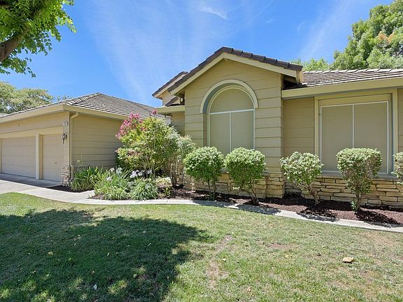 3rd image of 2260 Whistlewood Ct