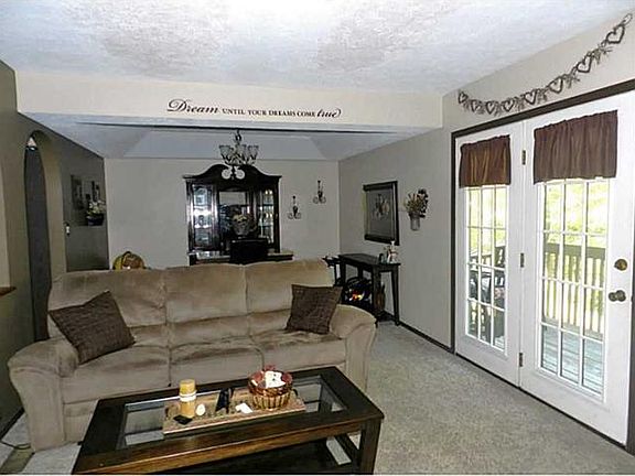 4th image of 621 Sunset Cir