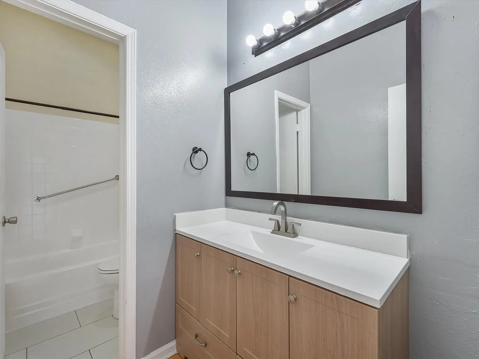 2 bed, 1208 sqft, $1,725 — Photo 4