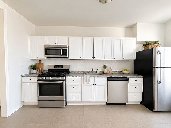 5th image of 180 Duncan Ave APT 3R