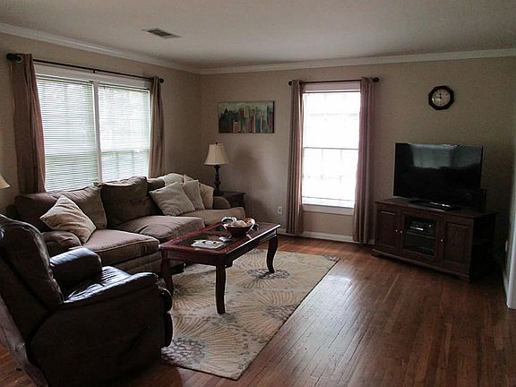 4th image of 1526 Sue Barnett Dr
