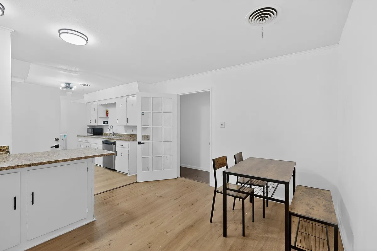 Dining Area - Nottingham Dr