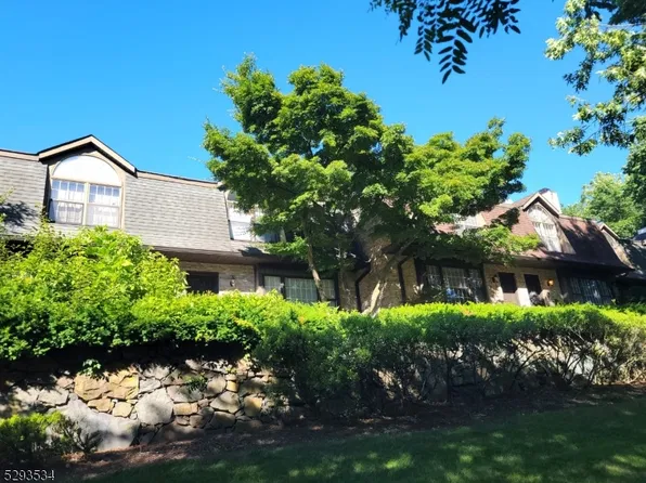 85 Falls Bridge Dr #85, Totowa, NJ 07512