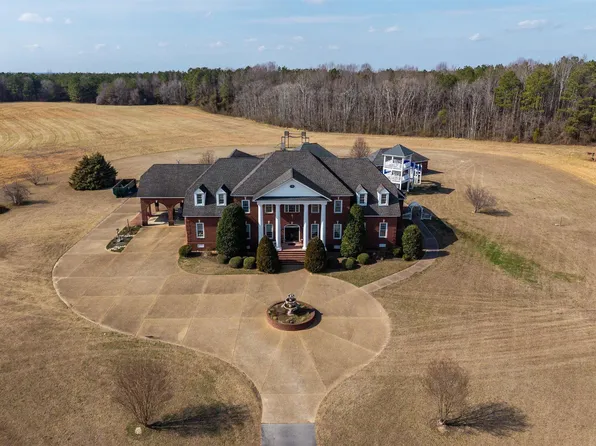 30253 Camp Pkwy, Courtland, VA 23837