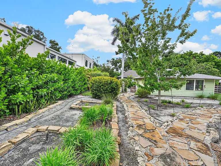2475 Alameda Ave #B — Photo 36