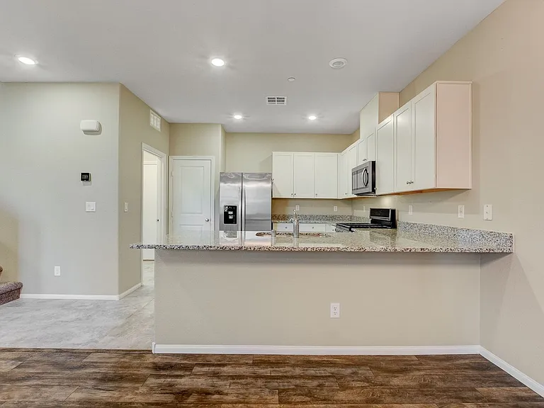 2806 Alenga St — Photo 14
