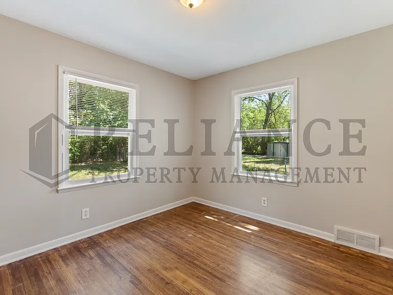 1122 S Quentin St — Photo 7