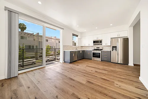 11502 Cumpston St #301 Photo 1