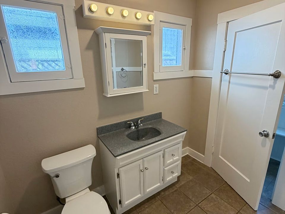 1st image of 857 W Taylor St #4