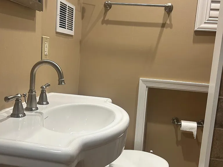 2417 S Rosewood St — Photo 32