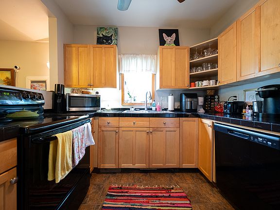 5th image of 718 19th Ave NE