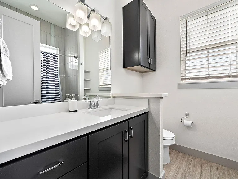 4621 Chartres St — Photo 15