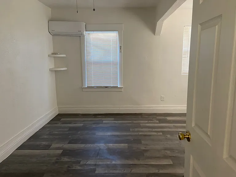 1013 Santiago Ave #A — Photo 8