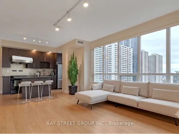 28 Linden St, Toronto, ON