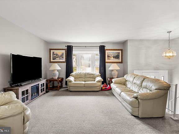 4th image of 1918 Bayberry Rd