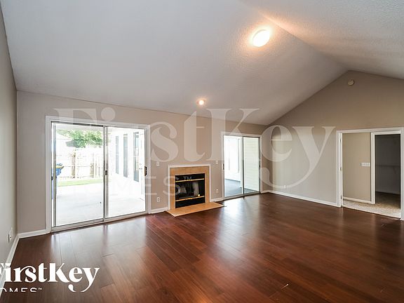3rd image of 789 Hickory Lakes Dr E