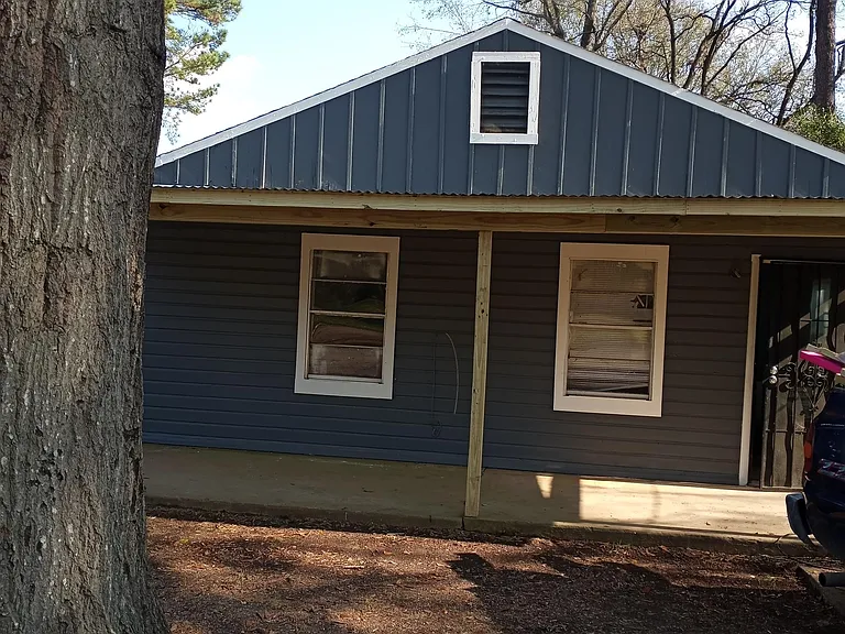 210 Eisenhower St — Photo 2