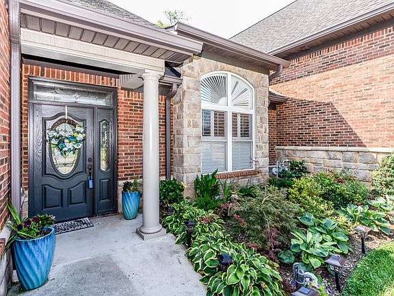 2nd image of 1916 Camden Dr