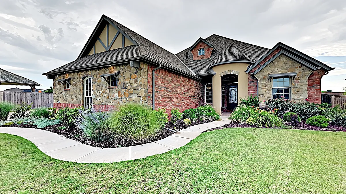 Photo 2 of 26 - 17857 Prairie Sky Way - Edmond, OK Building Photo - 17857 Prairie Sky Way