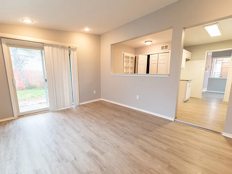 23072 Lauren Ave — Photo 5