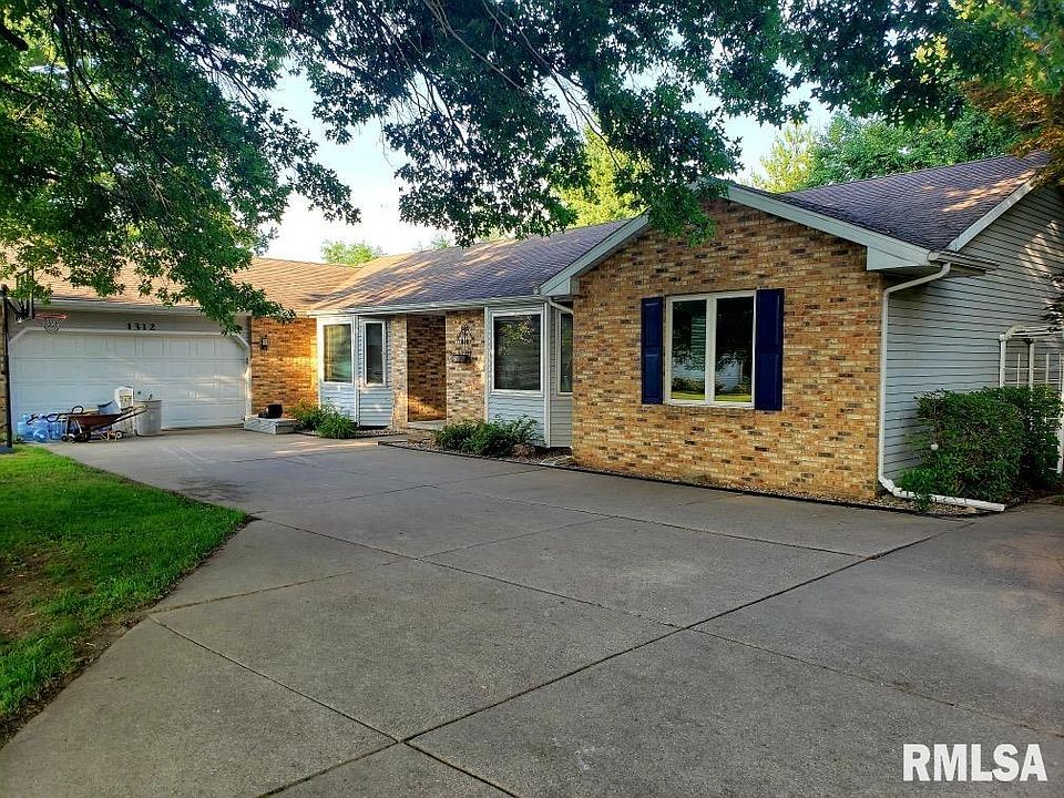 1st image of 1312 Community Dr