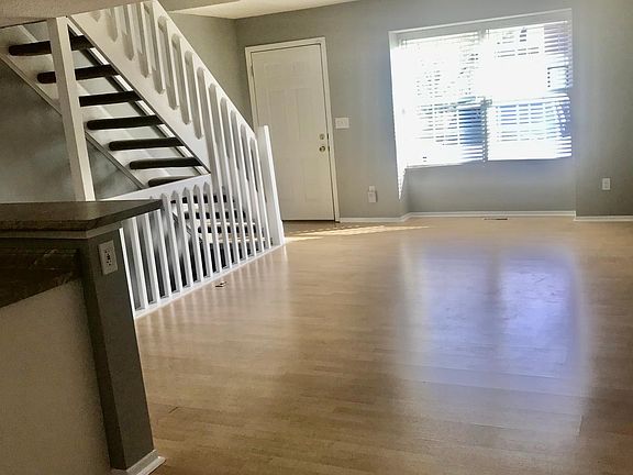 3rd image of 4908 Stoneybrook Blvd