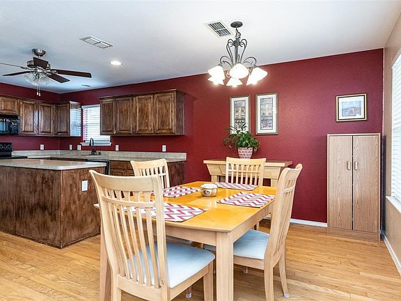 5th image of 613 Cranbrook Dr